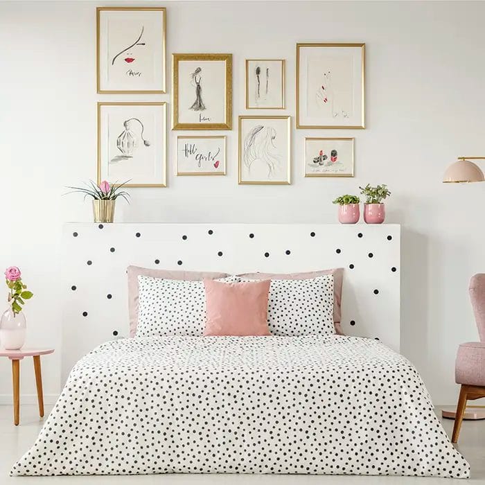 BOMA-5318 - Frames on wall BOMA-5318 - Frames on wall